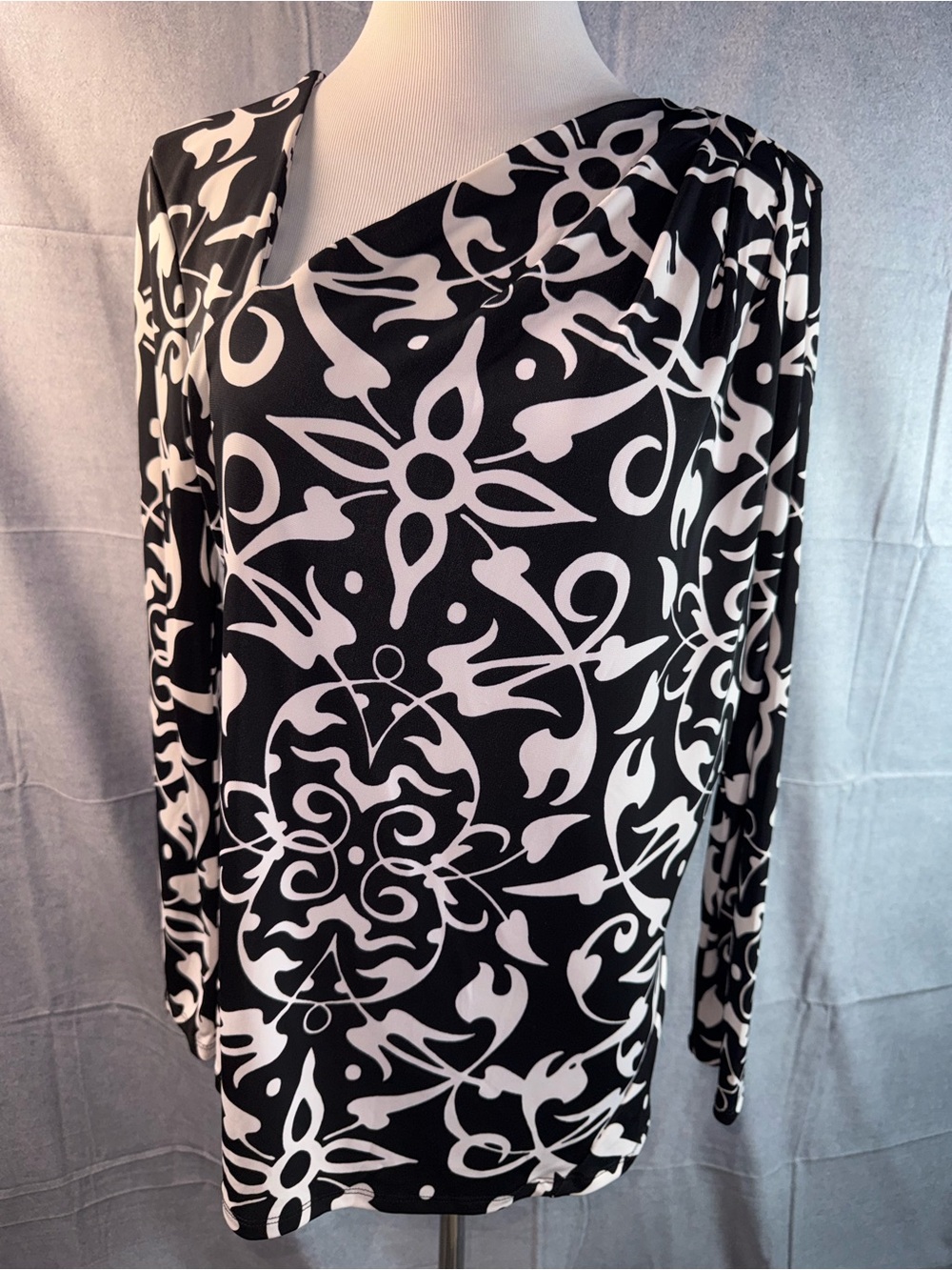 2220-Narciso Rodriguez Black and White Long-Sleeve Patterned Dress